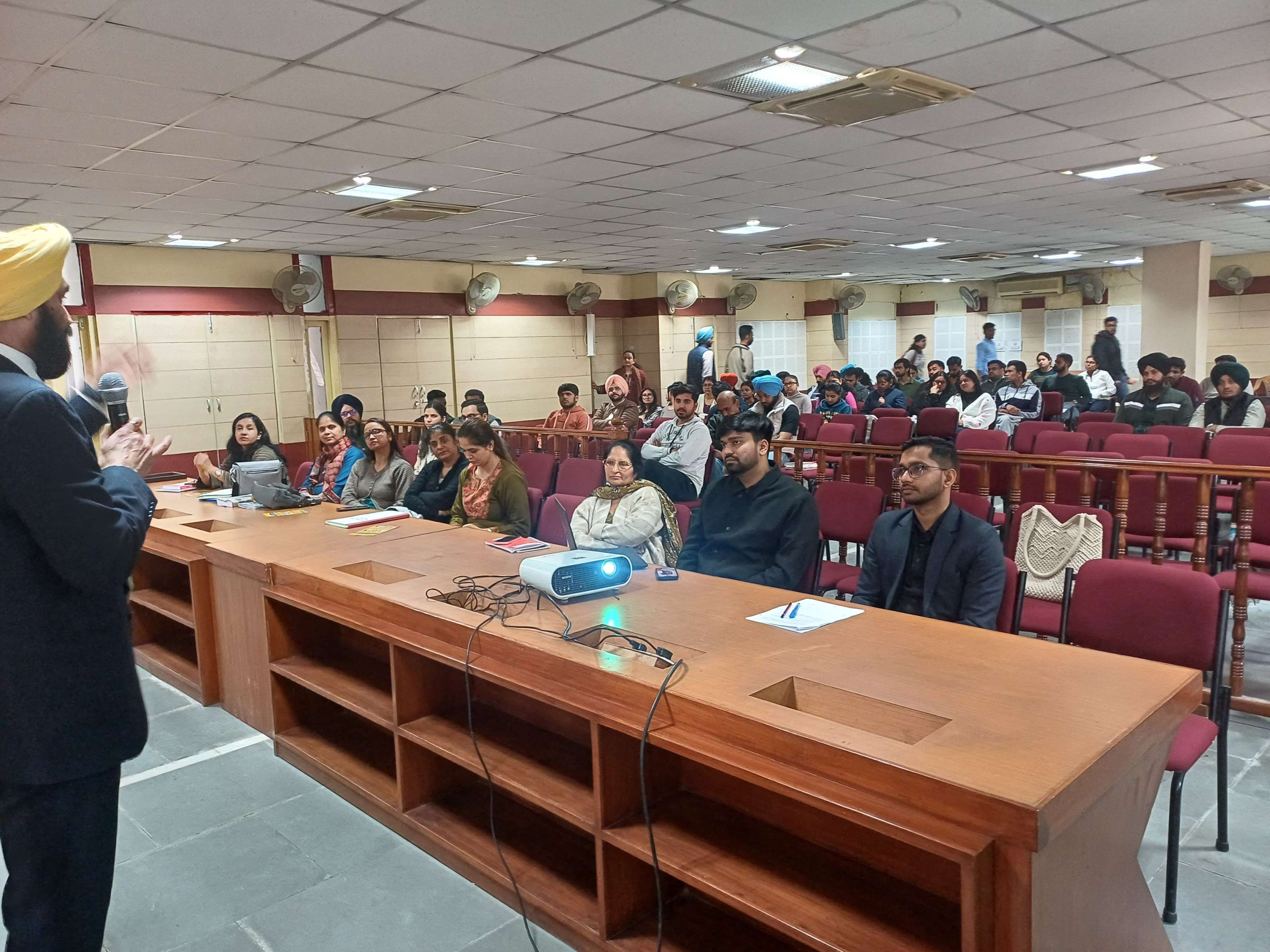Renowned AI expert Dr. Ravinder Singh delivers lecture on Ethical AI Law at Punjab University